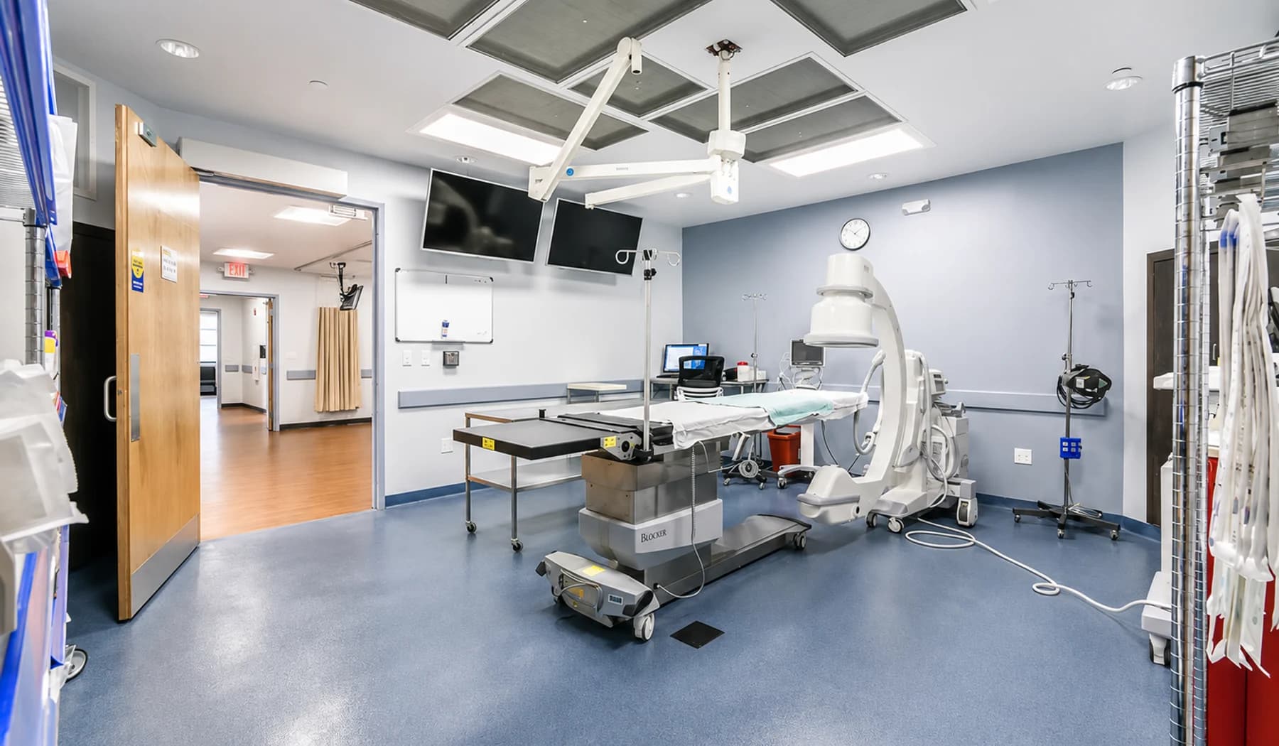 Advanced image-guided vascular procedure suite